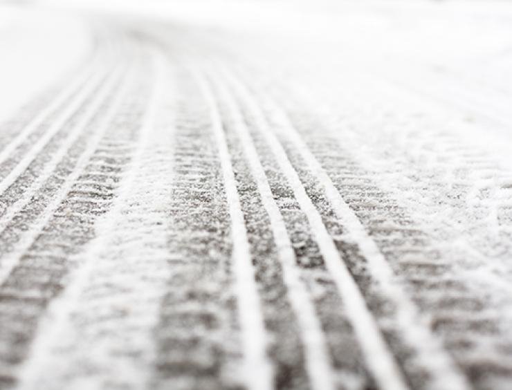 Para que servem os sulcos nos pneus de inverno?